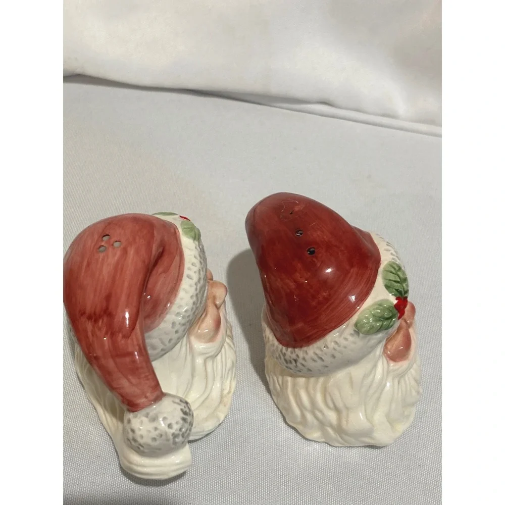 Vintage 1997 Ceramic Santa‎ Claus Salt and Pepper Shaker Set Christmas Retro